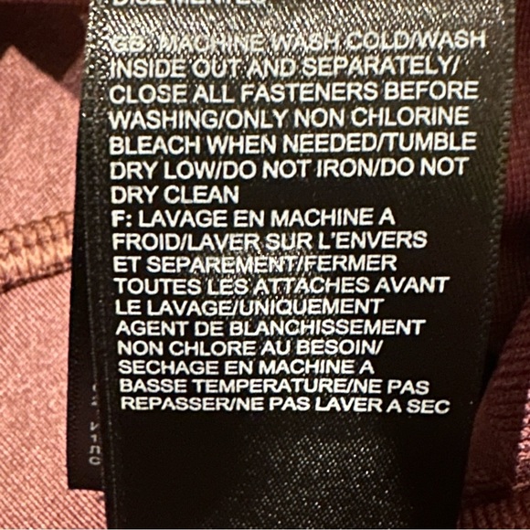 The North Face Women's Luxe Motivation Pocket 7/8 Legging NWT Small Maroon Camo - Picture 10 of 12